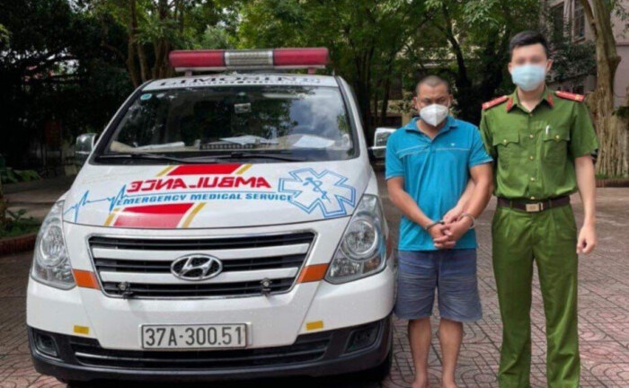 Vận chuyển ma túy bằng xe cứu thương, lao vào cảnh sát khi bị phát hiện 