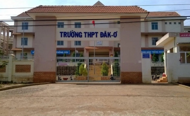 Bình Phước: Hiệu trưởng tử vong ở sân trường, nghi do rơi từ tầng 3