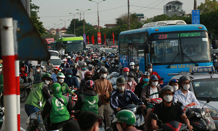 Tin thời sự mới nóng nhất 17/6: Hà Nội thí điểm phân luồng một loạt nút giao