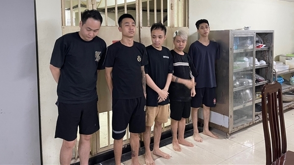 Khách 14 tuổi không thanh toán hóa đơn 25 triệu, bị giam lỏng ở quán bar