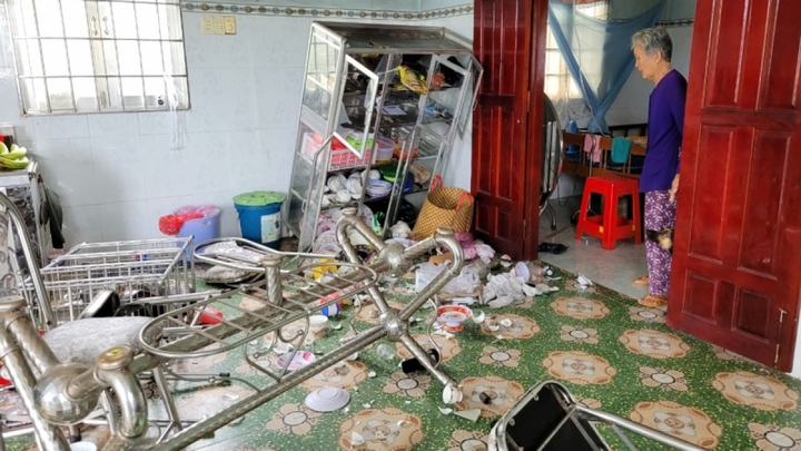 Đập phá tài sản nhà cụ bà để đòi nợ, 2 kẻ cầm đầu bị bắt 