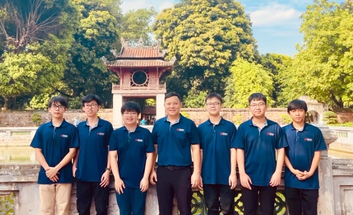 Việt Nam giành 2 huy chương Vàng Olympic Toán quốc tế với điểm tuyệt đối