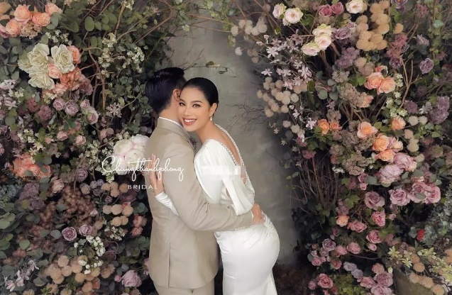 Hé lộ ảnh cưới của Phạm Hương và ông xã doanh nhân