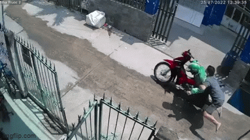 Video: Người dân rượt đuổi, tóm gọn trên trộm như phim hành động