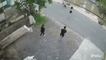 Video: Nam thiếu niên 16 tuổi dũng cảm nhảy xuống sông cứu người đuối nước