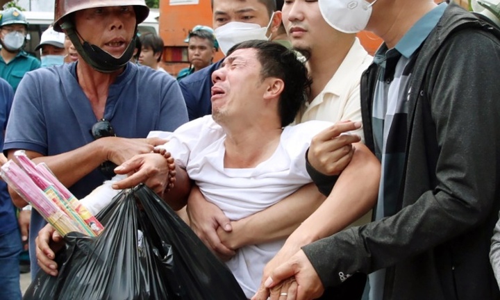 Vụ cháy nhà khiến 3 mẹ con tử vong ở Ninh Thuận: Chồng ngã gục khi thấy 3 thi thể kẹt trong đống đổ nát