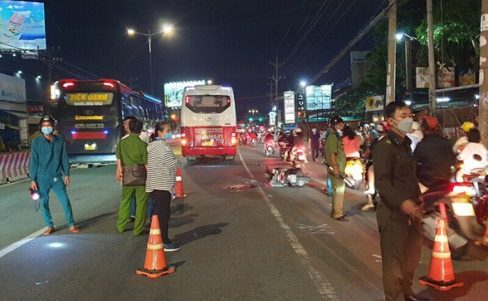 Cô gái ngã bị cán tử vong sau va chạm với xe khách ở Bình Dương