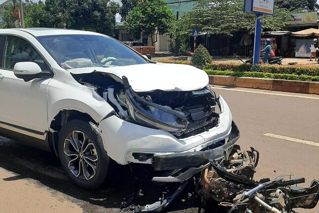 Vụ xe ô tô tông 3 thiếu niên thương vong: Xế hộp còn chưa lắp biển số 