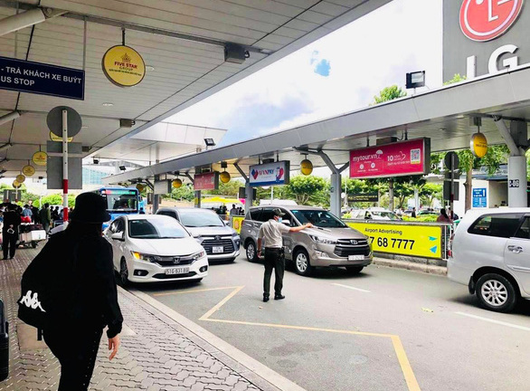 Xe buýt sân bay Tân Sơn Nhất mới đi vào hoạt động, hành khách 