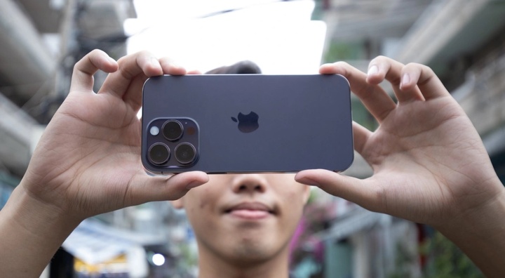 iPhone 14 Pro Max xách tay từ Singapore về Việt Nam, giá hơn 50 triệu đồng
