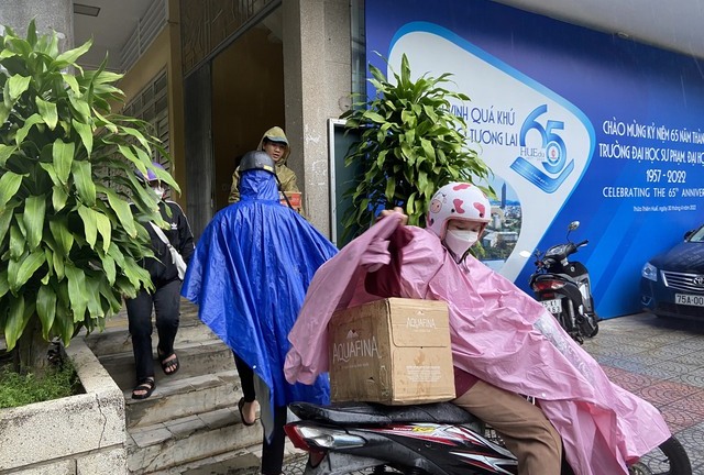 Bão Noru tiến sát Việt Nam: Trường học, nhà hàng, khách sạn cho người dân tránh bão 