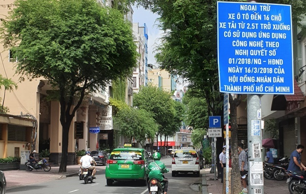 Vụ nữ nhân viên thu phí bị hành hung: Chủ tịch TP.HCM yêu cầu xử lý nghiêm 