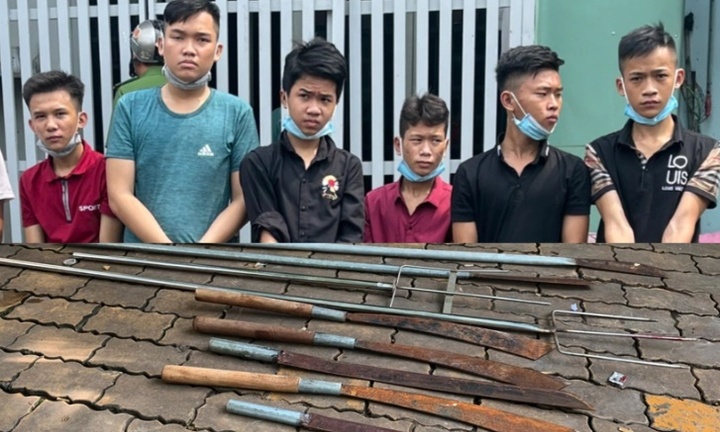 Thanh, thiếu niên hùng hổ mang hung khí hỗn chiến, bật khóc khi bị bắt giam