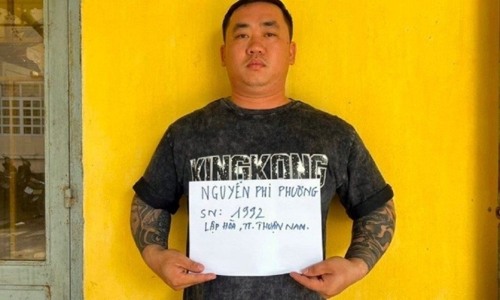 Vụ nổ 7 phát súng vào tiệc cưới để đòi nợ chú rể: Đối tượng ra đầu thú, giao nộp súng