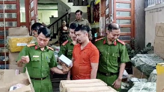 Thu giữ hàng ngàn sản phẩm đồ chơi tình dục không rõ nguồn gốc ở Đồng Nai