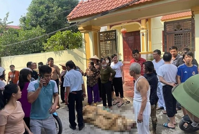 Vụ 3 con gái mang xăng đốt nhà mẹ: Sức khỏe người mẹ giờ ra sao?