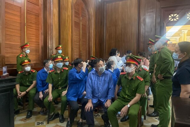 Xét xử vụ án sai phạm tại BV Mắt TP.HCM: Mức án đề nghị với 8 bác sĩ