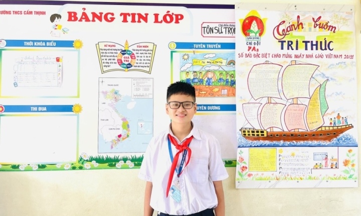 Bộ trưởng GD&ĐT tặng bằng khen cho nam sinh cứu cụ ông kẹt trên đường sắt