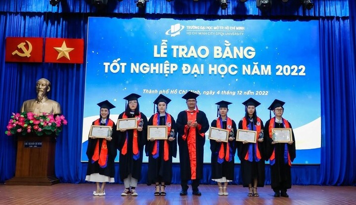 ĐH Mở TP.HCM có 32 sinh viên là thủ khoa toàn khóa
