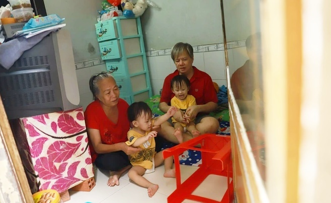 Cụ bà trong video của TikToker Nờ Ô Nô: Nhặt ve chai nuôi 2 cháu ngoại sinh đôi 