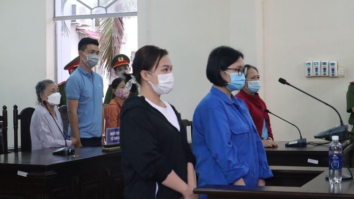 Xét xử nữ sinh trường luật giết cha bằng xyanua, dựng hiện trường giả