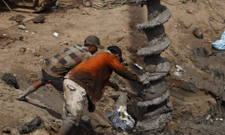 Vụ bé trai rơi xuống trụ bê tông ở Đồng Tháp sâu 35m: Lực lượng công binh tham gia giải cứu