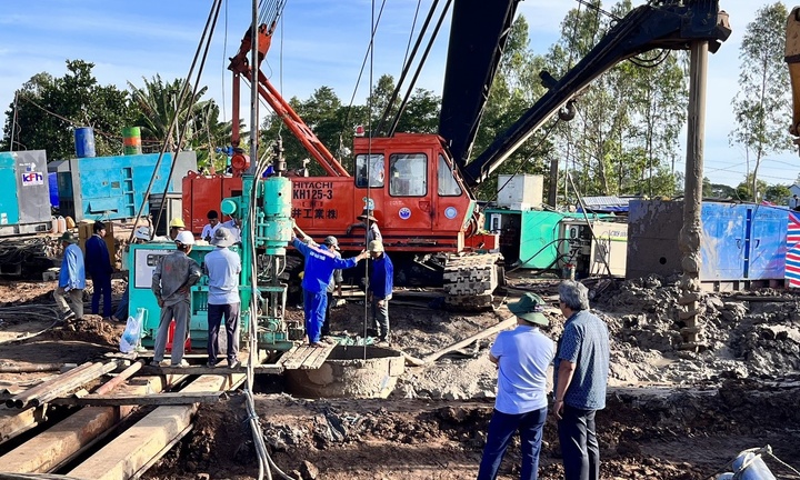 Vụ bé trai rơi xuống trụ bê tông sâu 35m: Điều động búa rung 180kW từ Bà Rịa - Vũng Tàu 