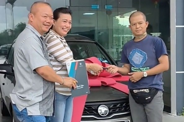 Độc lạ thưởng Tết 2023: Sếp thưởng ôtô cho nhân viên làm việc 10 năm