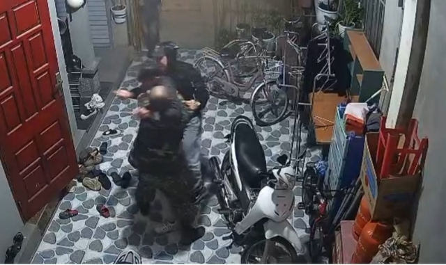 Quảng Ninh: Mâu thuẫn cá nhân, vác dao vào tận nhà dân truy sát