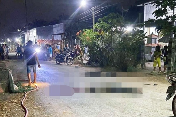 Hai người đi xe máy tử vong vì vướng dây giăng ngang đường