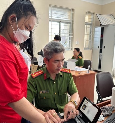 Tin thời sự mới nóng nhất 27/3: Cao điểm cấp CCCD gắn chip cho học sinh ở TP.HCM