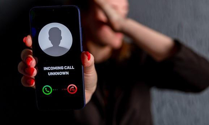 Thầy hiệu trưởng bị dẫn dụ lừa cấp mã rút tiền trong tài khoản, mất gần 1 tỷ đồng