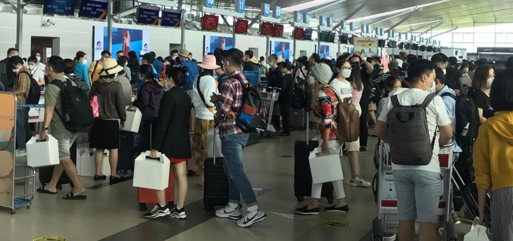 Dịp nghỉ lễ 30/4-1/5: Sân bay Nội Bài khuyến cáo hành khách khi nhu cầu đi lại tăng vọt