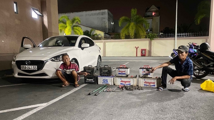 Bắt quả tang 2 đối tượng nghiện ma túy, nhiễm HIV cùng trộm cắp bình ắc quy