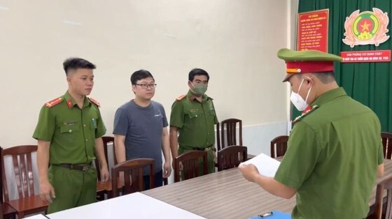 Vì sao Phó Trưởng Phòng Tàu sông, Cục Đăng kiểm Việt Nam cùng 3 người khác bị bắt giam?