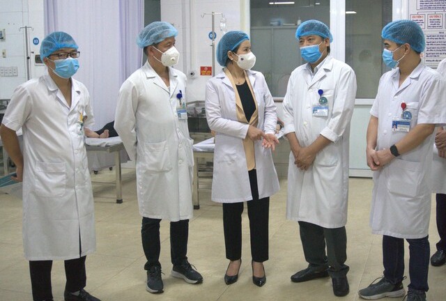 Tin thời sự mới nóng nhất 30/4: Hà Nội kiểm tra đột xuất trực y tế ngày nghỉ lễ