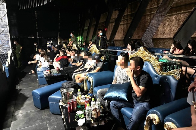 Bình Dương: Phát hiện 63 người dương tính với ma túy trong quán karaoke