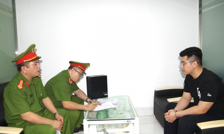 Khởi tố nhân viên ngân hàng cho vay nặng lãi, cưỡng đoạt tài sản 