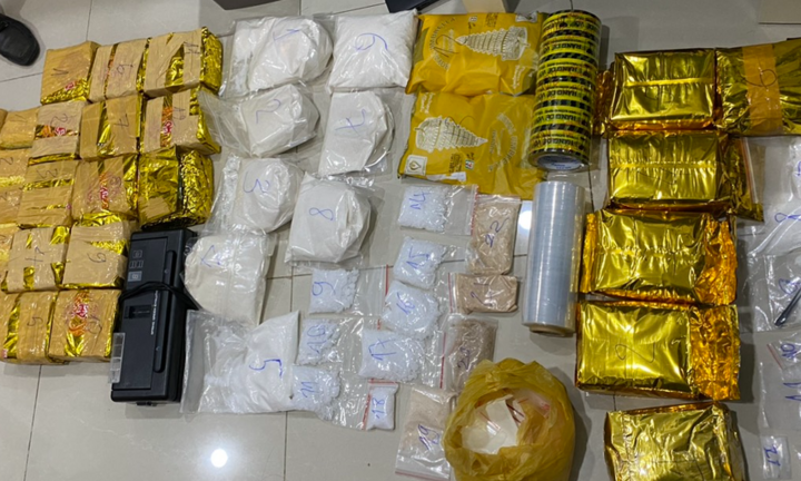 Phá đường dây đưa ma túy xuyên quốc gia: Cô gái 26 tuổi cất giấu 84kg ma túy các loại