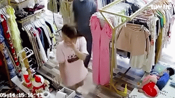 Vụ cướp vòng vàng của chủ tiệm quần áo: Tên cướp thoát thân, quên cả xe máy