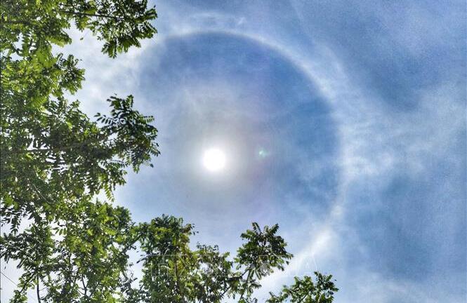 Xuất hiện quầng mặt trời lạ giữa trưa ở Điện Biên