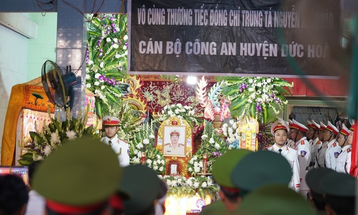 Cấp bằng Tổ quốc ghi công cho Trung tá CSGT bị ôtô chở ma túy tông tử vong