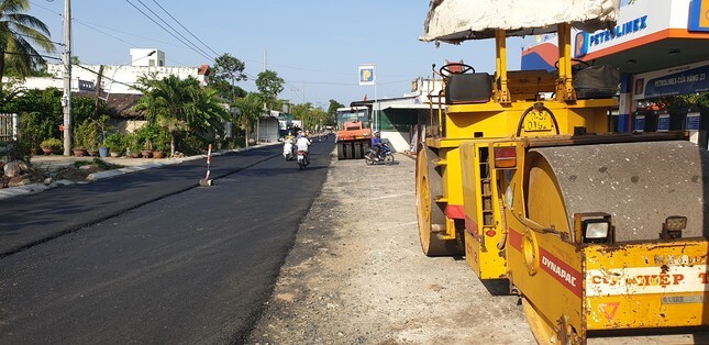 Đang làm đường, nam công nhân bị xe lu cán tử vong