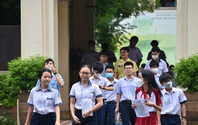 Xôn xao đề thi toán vào lớp 10 có sai sót, Sở GD&ĐT TP.HCM phản hồi gì?