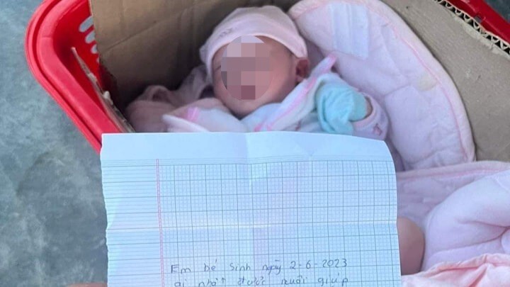 Mẹ bỏ rơi con 10 ngày tuổi ở ngã ba đường, kèm lá thư 