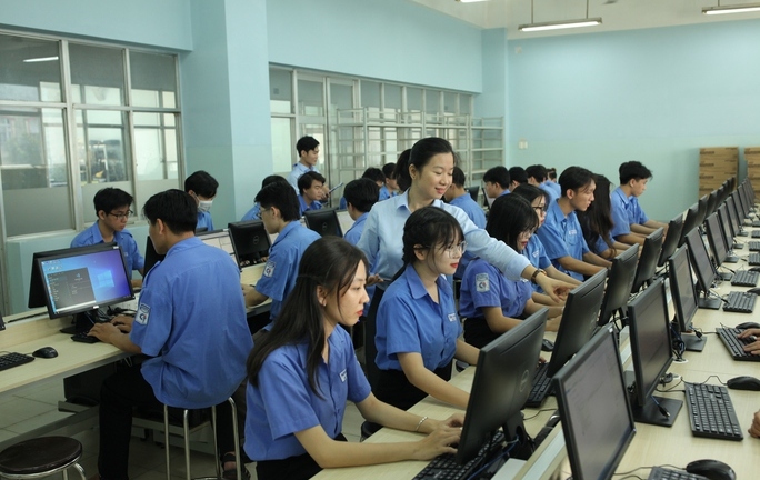 Nữ sinh viên trúng tuyển các ngành kỹ thuật được giảm 50-70% học phí