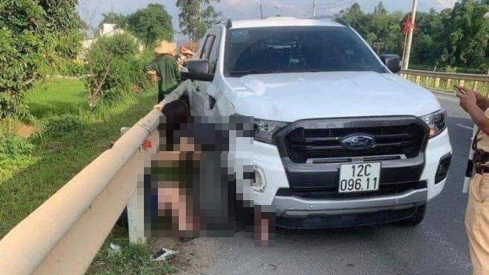 Tai nạn hy hữu ở Lạng Sơn: Bé gái 13 tuổi mắc kẹt trong hốc bánh xe bán tải