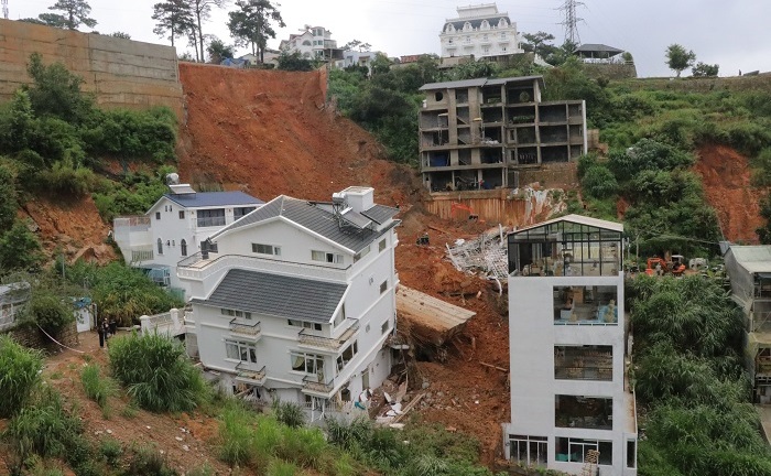 Vụ lở đất kinh hoàng ở Đà Lạt: Tìm thấy 2 thi thể 