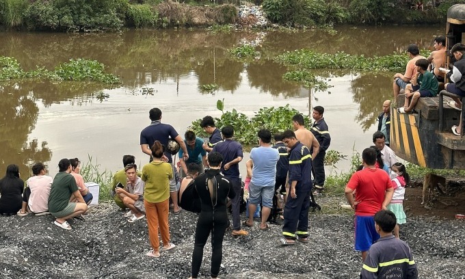 Thách nhau bơi qua sông sau chầu nhậu, 2 thanh niên mất tích
