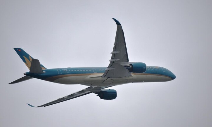 Vietnam Airlines điều chỉnh nhiều đường bay quốc tế để tránh bão Doksuri